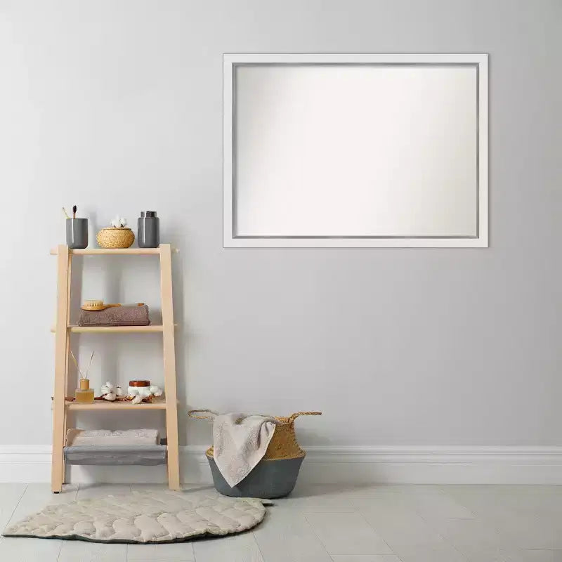 Specchio da parete per bagno stretto Eva senza smussature, 41" X 30", bianco/argento