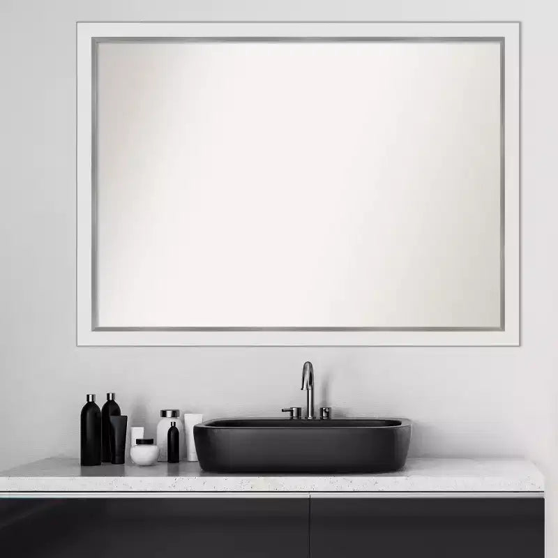 Specchio da parete per bagno stretto Eva senza smussature, 41" X 30", bianco/argento