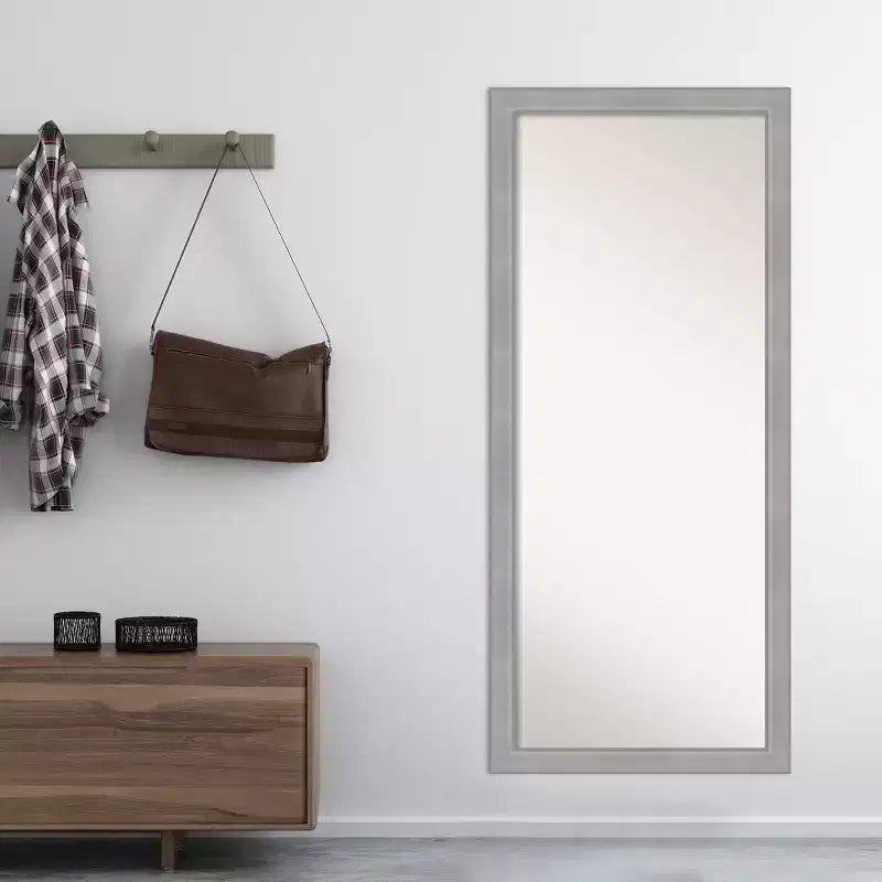 Specchio da appoggio intero non smussato Vista in nichel spazzolato 28" x 64" - : Include accessori per il montaggio, cornice in polistirene