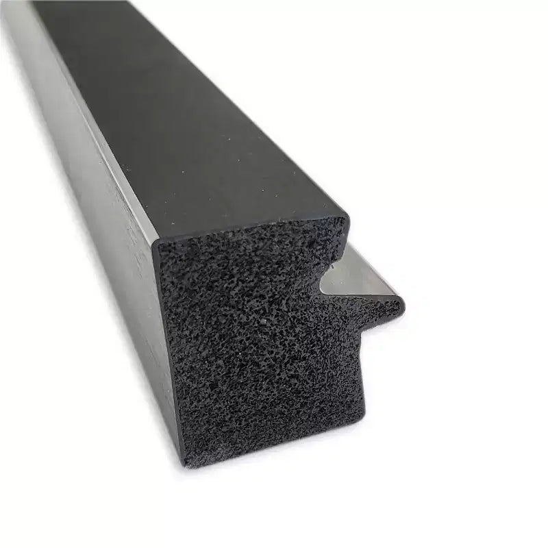 Specchio da parete per bagno da 30"x 24" con cornice sottile Eva, nero/argento - : Rettangolare moderno, Smussato, Montaggio a parete