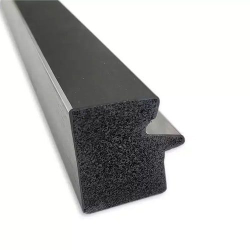 Specchio da parete per bagno da 30"x 24" con cornice sottile Eva, nero/argento - : Rettangolare moderno, Smussato, Montaggio a parete