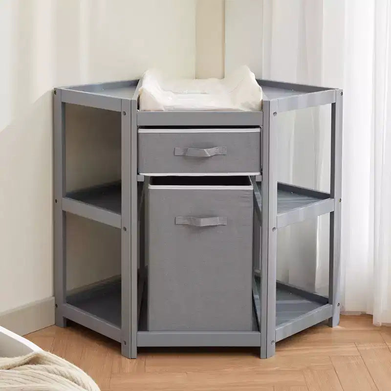 Fasciatoio salvaspazio ad angolo con cassetto portaoggetti, cesto portabiancheria e fasciatoio impermeabile, fasciatoio moderno in legno per la cameretta dei bambini, grigio