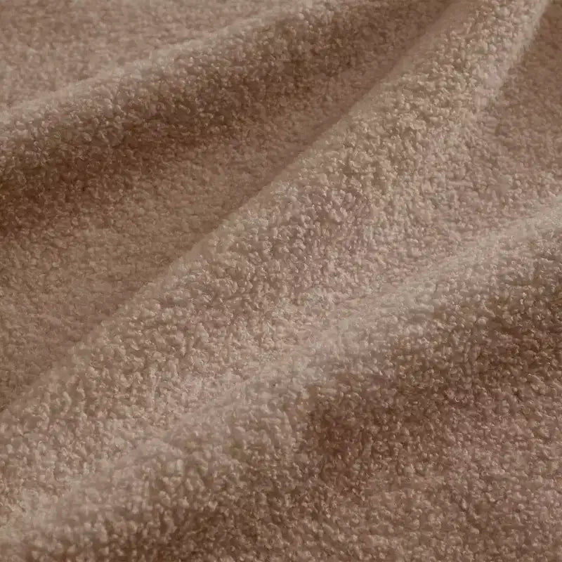 Divano Sezionale Steini Modern 117 a 2 Posti Rivestito in Tessuto Teddy con Cuscini Lombari Curvi e Pouf Rimovibile