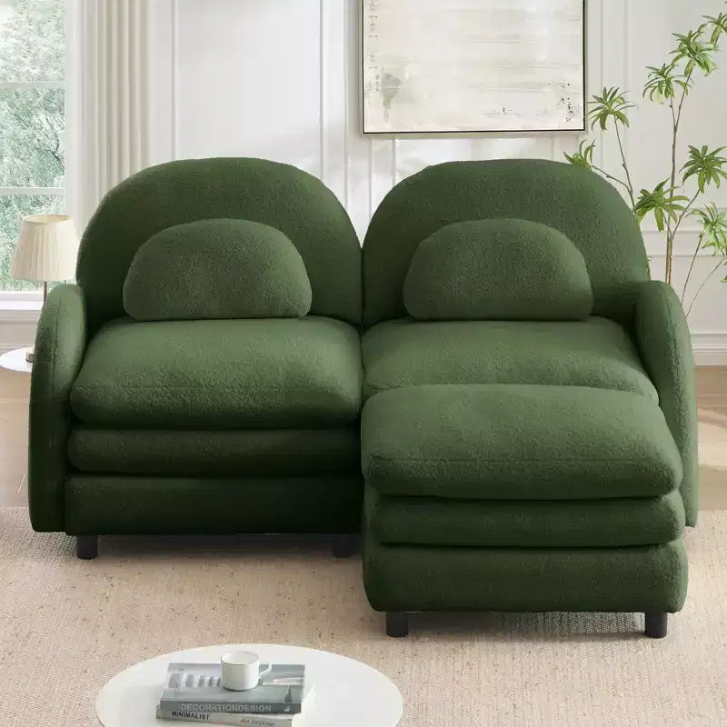 Divano Sezionale Steini Modern 117 a 2 Posti Rivestito in Tessuto Teddy con Cuscini Lombari Curvi e Pouf Rimovibile