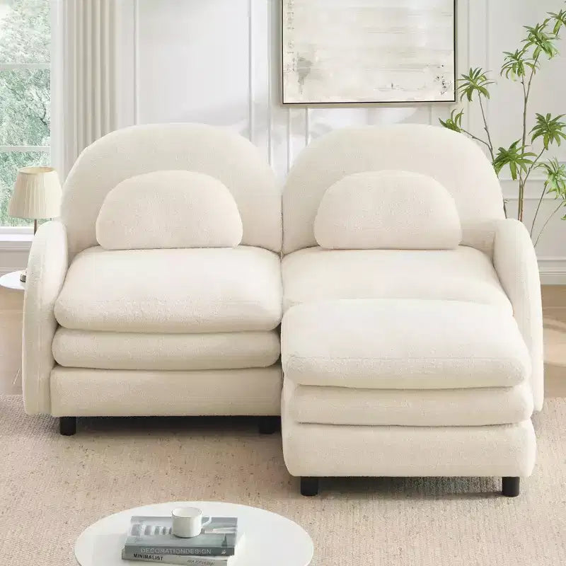 Divano Sezionale Steini Modern 117 a 2 Posti Rivestito in Tessuto Teddy con Cuscini Lombari Curvi e Pouf Rimovibile