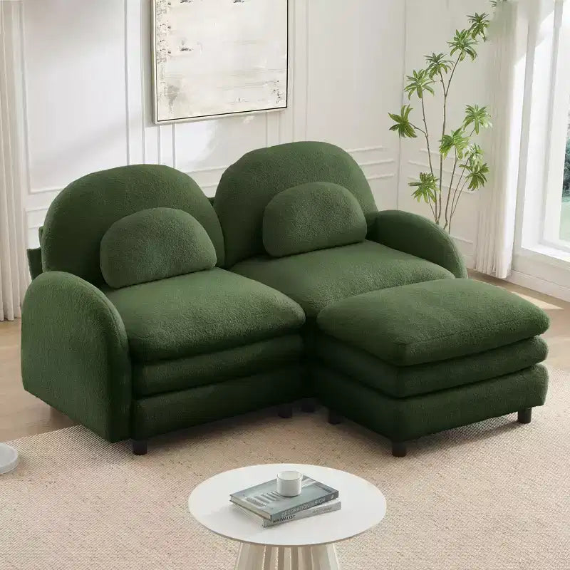 Divano Sezionale Steini Modern 117 a 2 Posti Rivestito in Tessuto Teddy con Cuscini Lombari Curvi e Pouf Rimovibile