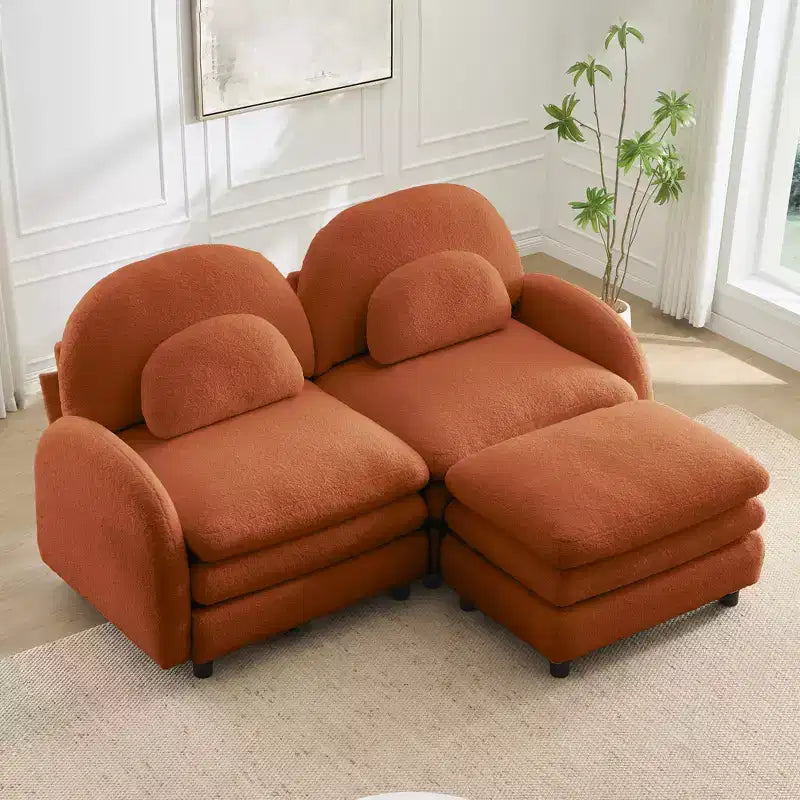Divano Sezionale Steini Modern 117 a 2 Posti Rivestito in Tessuto Teddy con Cuscini Lombari Curvi e Pouf Rimovibile
