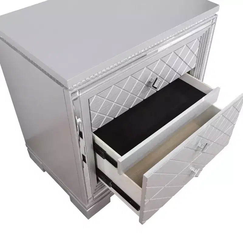 Comodino a 2 cassetti con cassetto a scomparsa e porte USB Argento - Homes: Inside + Out