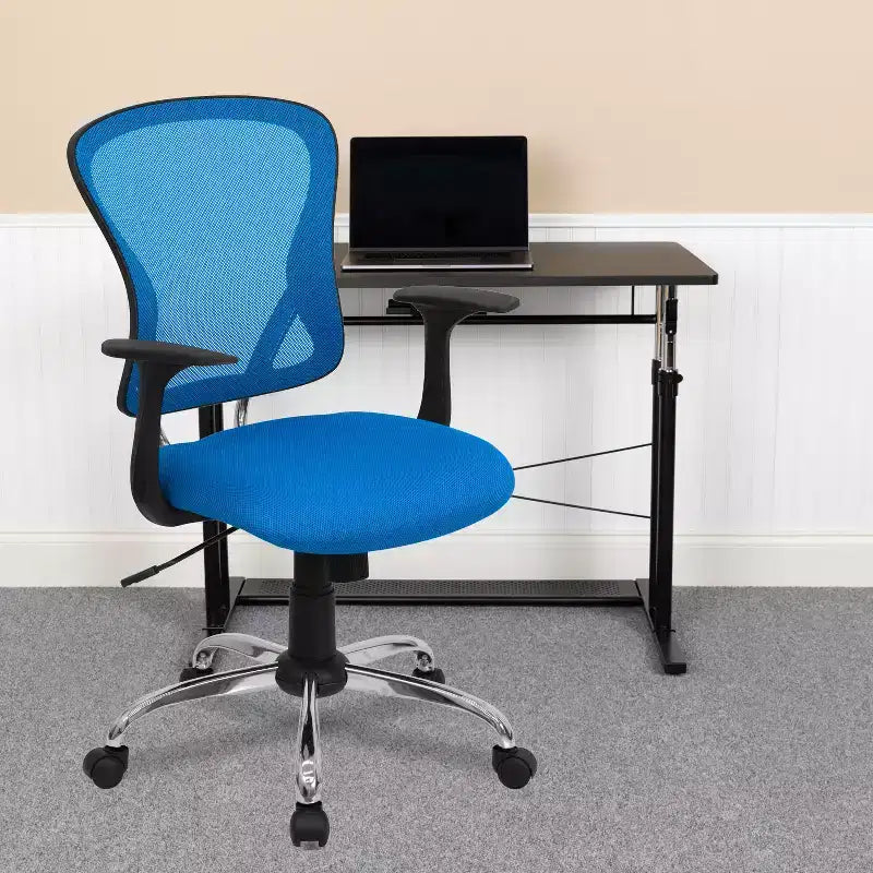 Sedia da ufficio girevole Flash Furniture con schienale a rete, base e braccioli cromati