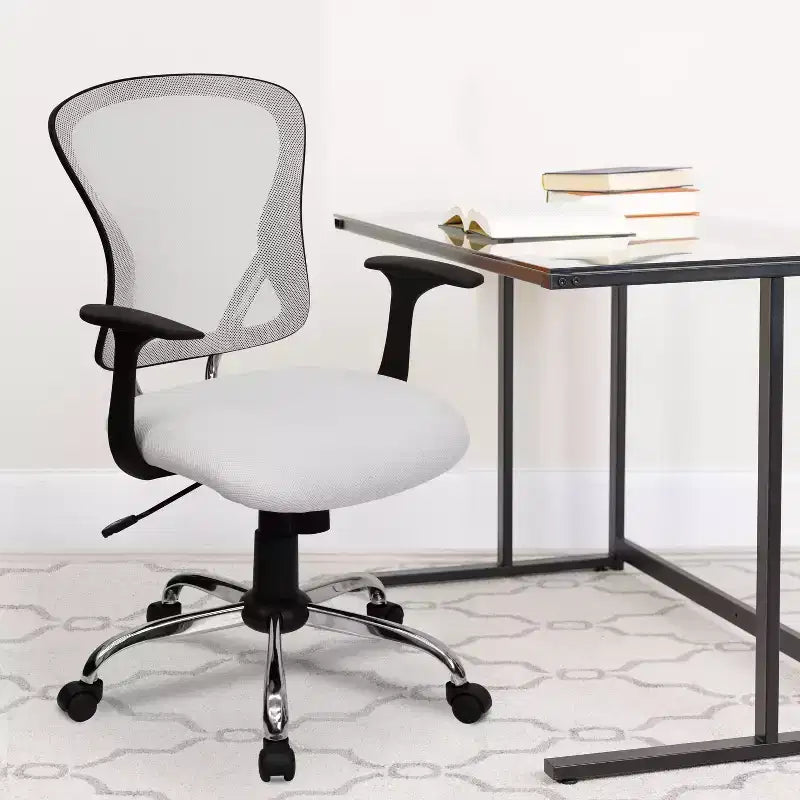 Sedia da ufficio girevole Flash Furniture con schienale a rete, base e braccioli cromati