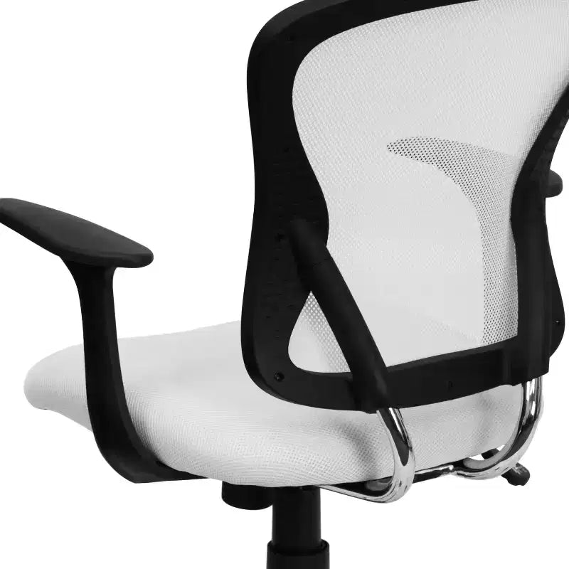 Sedia da ufficio girevole Flash Furniture con schienale a rete, base e braccioli cromati