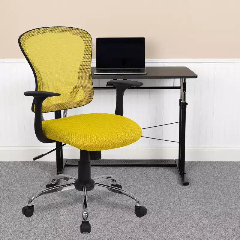 Sedia da ufficio girevole Flash Furniture con schienale a rete, base e braccioli cromati