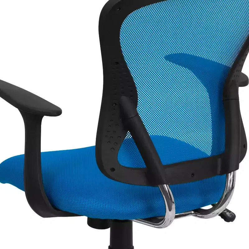 Sedia da ufficio girevole Flash Furniture con schienale a rete, base e braccioli cromati